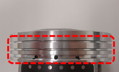 The red dotted rectangle shows piston ring grooves without any burrs.