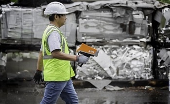 Inspecting the Features of the Vanta™ Element Handheld XRF Analyzer