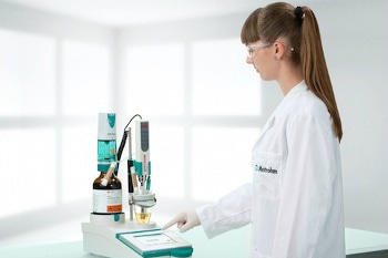 915 Karl Fischer Ti-Touch Volumetric Titrator from Metrohm